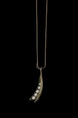 Pea Pod 5 Pearl Pendant - Erbsenschote Kette mit 5 Perlen