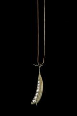 Pea Pod 7 Pearl Pendant long - Erbsenschote Kette mit 7 Perlen lang